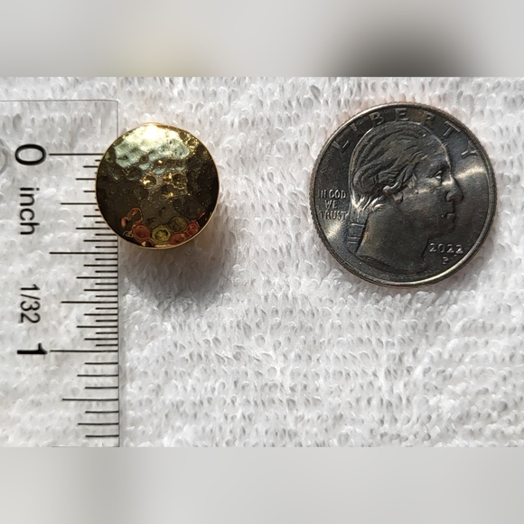 Hammered Gold Circle Stud Earrings / Clip-on - Picture 5 of 6